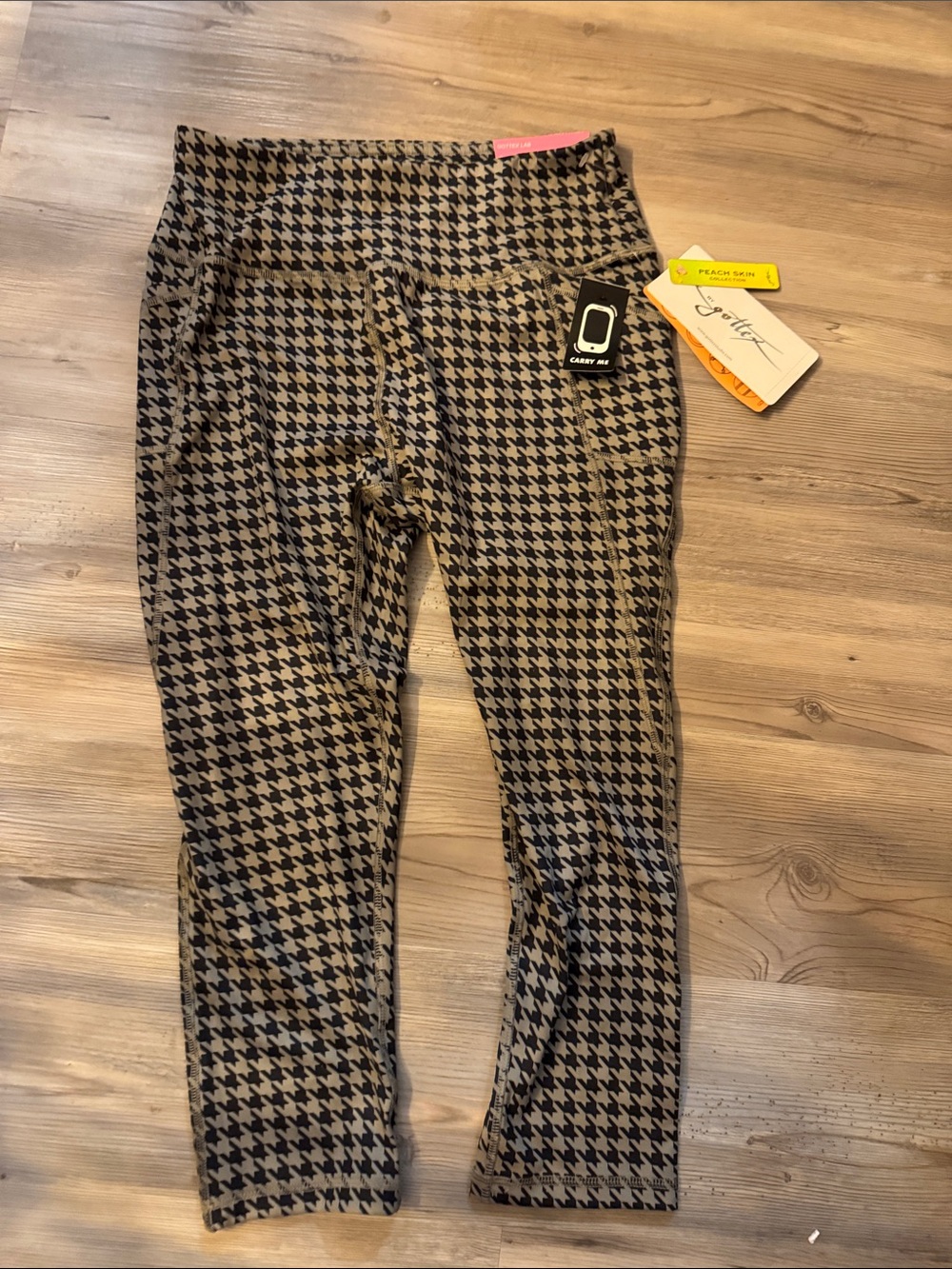 Gottex Women’s Houndstooth Leggings - Black and Tan